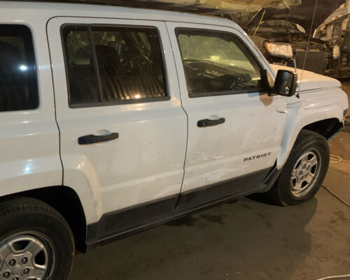 Передняя дверь правая Jeep Patriot 2011-17 USA