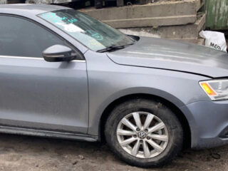 Дверь передняя правая Volkswagen Jetta 6 2011-2018 серая USA (Америка)
