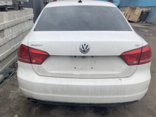 Крышка багажника Volkswagen Passat B7 белая