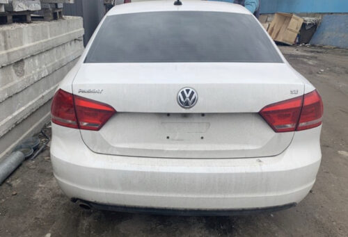Крышка багажника Volkswagen Passat B7 белая
