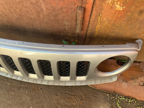 Решетка радиатора бампера Jeep Patriot 2010-17 USA серая — изображение 3