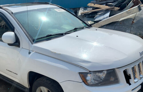 Капот Jeep Compass 2010-17 белый с дефектом — изображение 2
