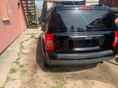 Крышка багажника Jeep Patriot 2010-16 чёрная — изображение 2