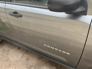 Дверь передняя правая Jeep Compass 2010-17 серая