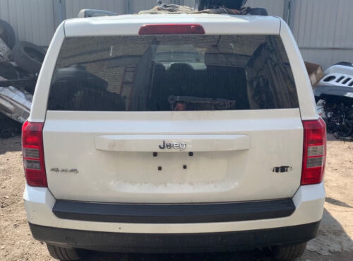 Задний бампер Jeep Patriot 2010-2016 USA белый
