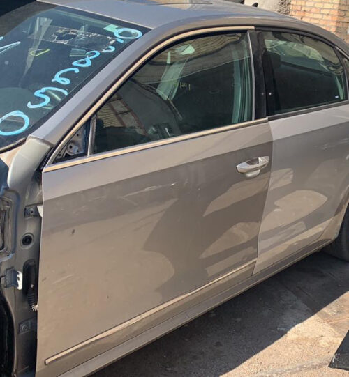 Двери перед левая водительская Volkswagen Passat B7 серая