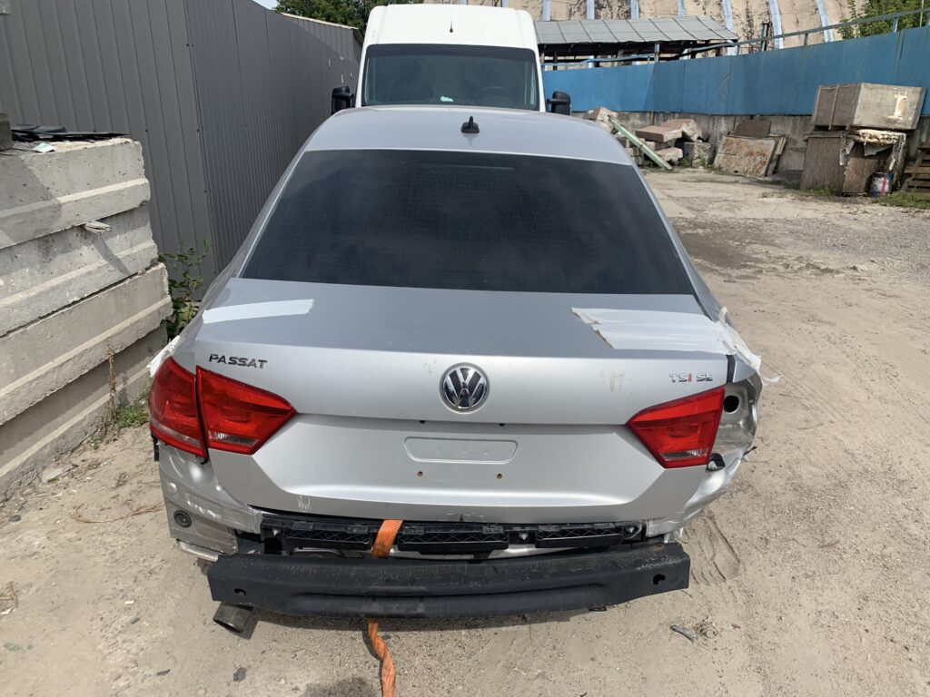 Разборка Volkswagen Passat B7 2014 1.8 серебристый