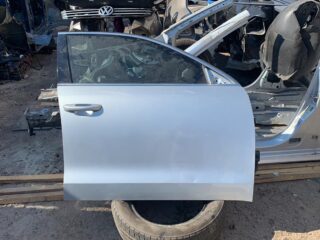 Двери перед правая VW Passat B7 серебро с деф