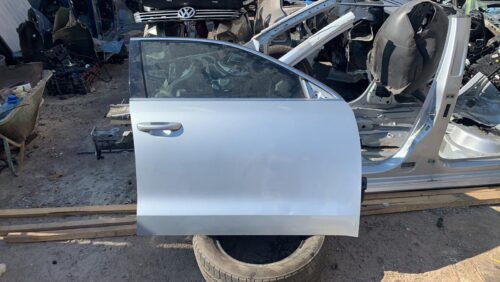Двери перед правая VW Passat B7 серебро с деф