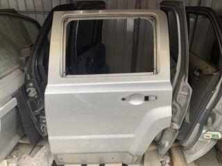 Дверь задняя левая Jeep Patriot 2010-17 серебро USA