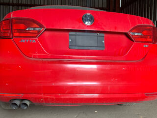 Задний бампер Volkswagen Jetta 6 2010-15 красный