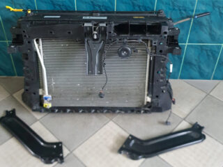 Передняя панель VW Passat B7 2.0 TDI 2010-16