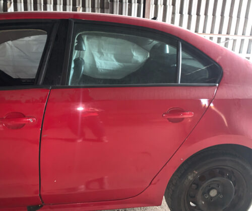 Задняя левая дверь пассажирская Volkswagen Jetta 6 2010-17 красная