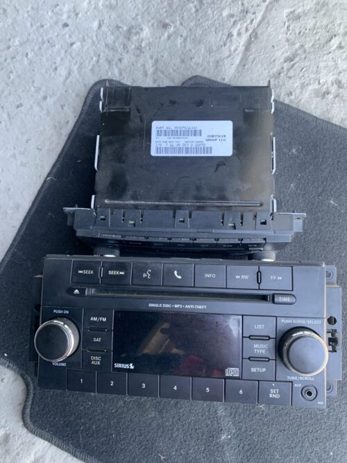 Б/у Магнитофон радио Jeep Patriot 11-17 P05091197AE