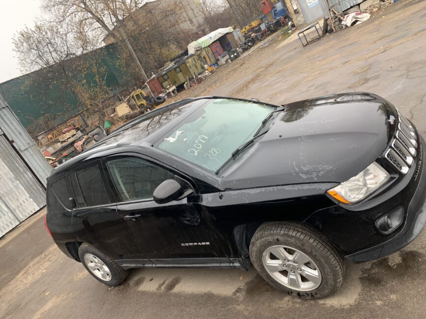 На разборке Jeep Compass 2012 PX8 чёрный из США
