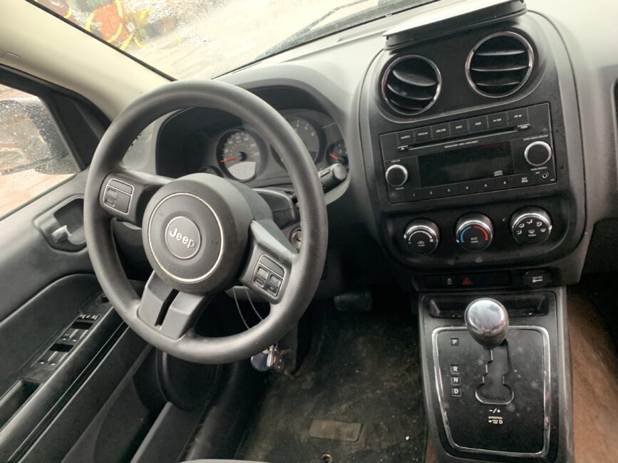 На разборке Jeep Compass 2012 PX8 чёрный из США
