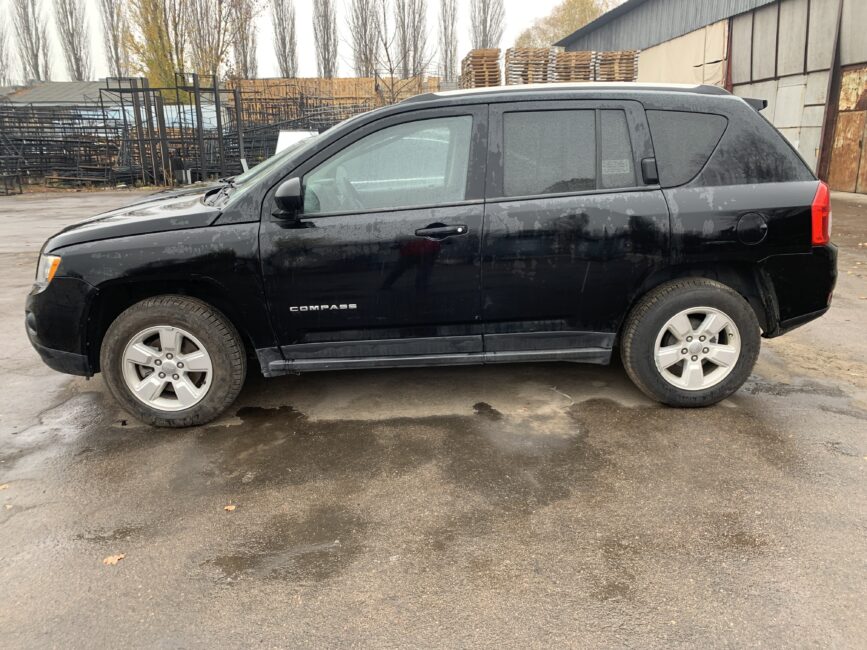 На разборке Jeep Compass 2012 PX8 чёрный из США