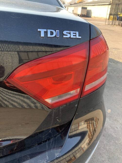 Фонарь внутренний в крышку правый VW Passat b7 USA 561-945-094-C