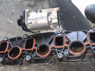 Впускной коллектор Passat B7 2.0 TDI 03L129711 AR