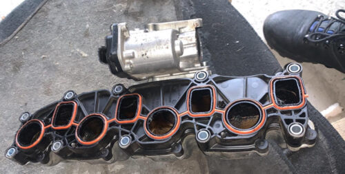 Впускной коллектор Passat B7 2.0 TDI 03L129711 AR
