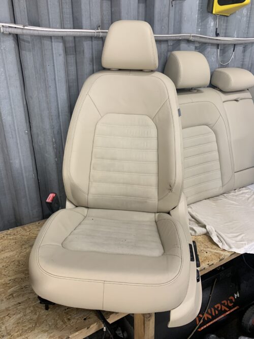 Салон кожа-алькантара бежевый VW Passat B7 63000 m комплект — изображение 4