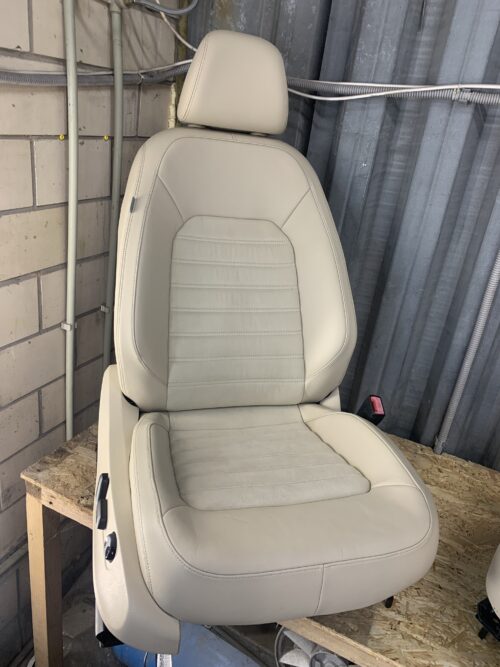 Салон кожа-алькантара бежевый VW Passat B7 63000 m комплект — изображение 2