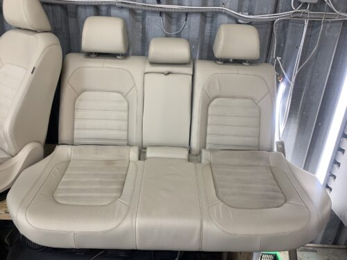 Салон кожа-алькантара бежевый VW Passat B7 63000 m комплект — изображение 10