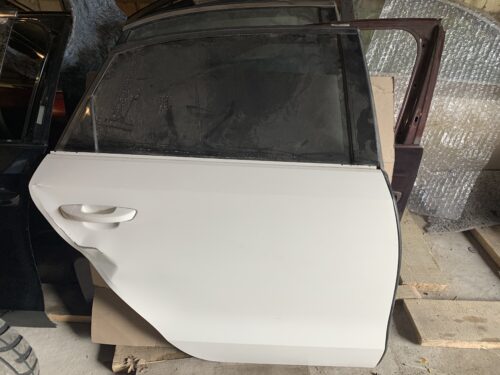 Дверь VW Passat B7 2011-15 зад правая белая с деф