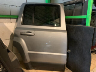 Дверь задняя правая Jeep Patriot 2011-17 серебро