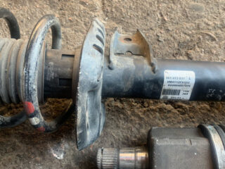 Стойка амортизатора в сборе перед лев VW Passat b7 2011-17 USA 561-413-031