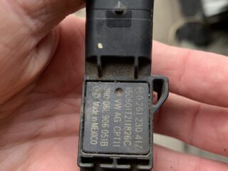 Датчик давления во впускном коллекторе VW Jetta 6 2011-18 USA 3R0-06L-906-051-B