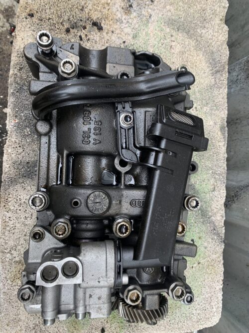 Масляный насос VW Passat B6 B7 10-16 USA 2.0 TDI 03L 103 537