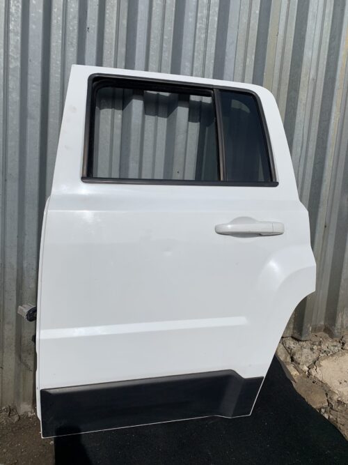 Дверь задняя левая Jeep Patriot 11-16 USA белая pw7