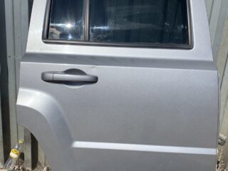 Дверь задняя правая Jeep Patriot 11-16 USA серебристая PSC 68K
