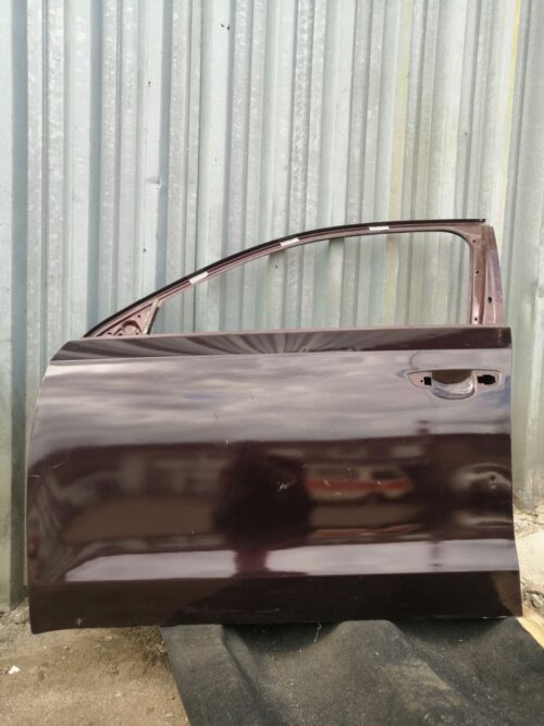 Дверь передняя левая VW Passat B7 11-16 USA LQ3Z бордовая 85К