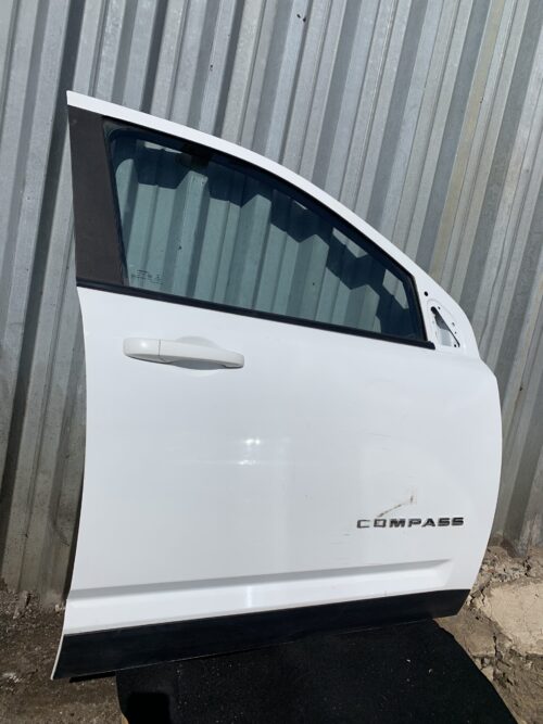 Дверь правая передняя Jeep Compass 11-16 USA белая pw7 69к
