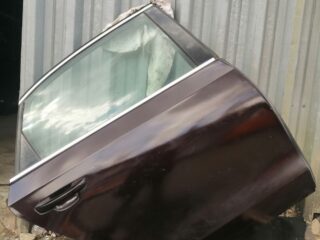 Дверь правая задняя VW Passat B7 11-16 USA LQ3Z бордовая 63К