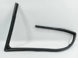 Уплотнитель стекла двери передней левый (верхний) Jeep Patriot 2007-2010, 5067769AD