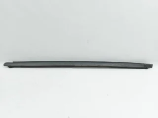 Уплотнитель стекла передней двери левый (наружный) Jeep Patriot 2007-2016, 5067755AC